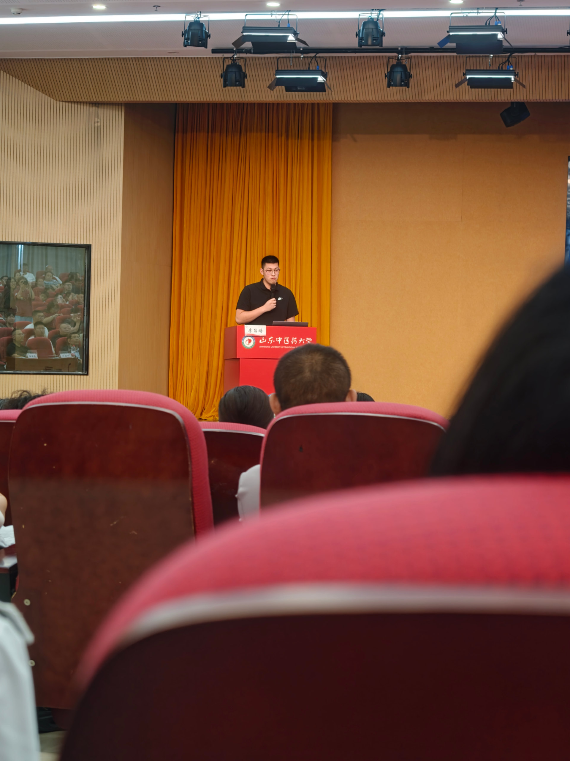 前几天的大学报道家长会-Furry百科