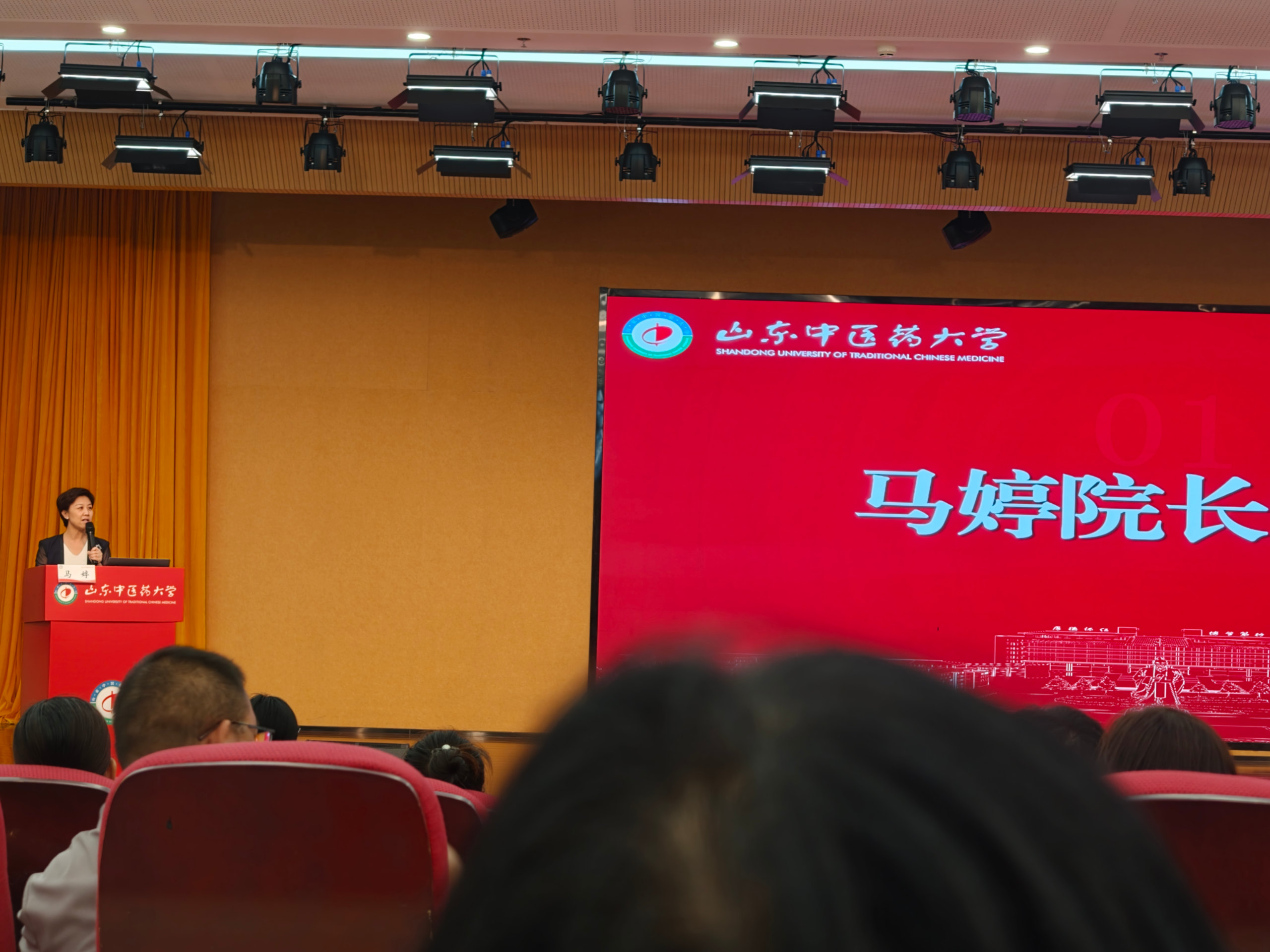 前几天的大学报道家长会-Furry百科