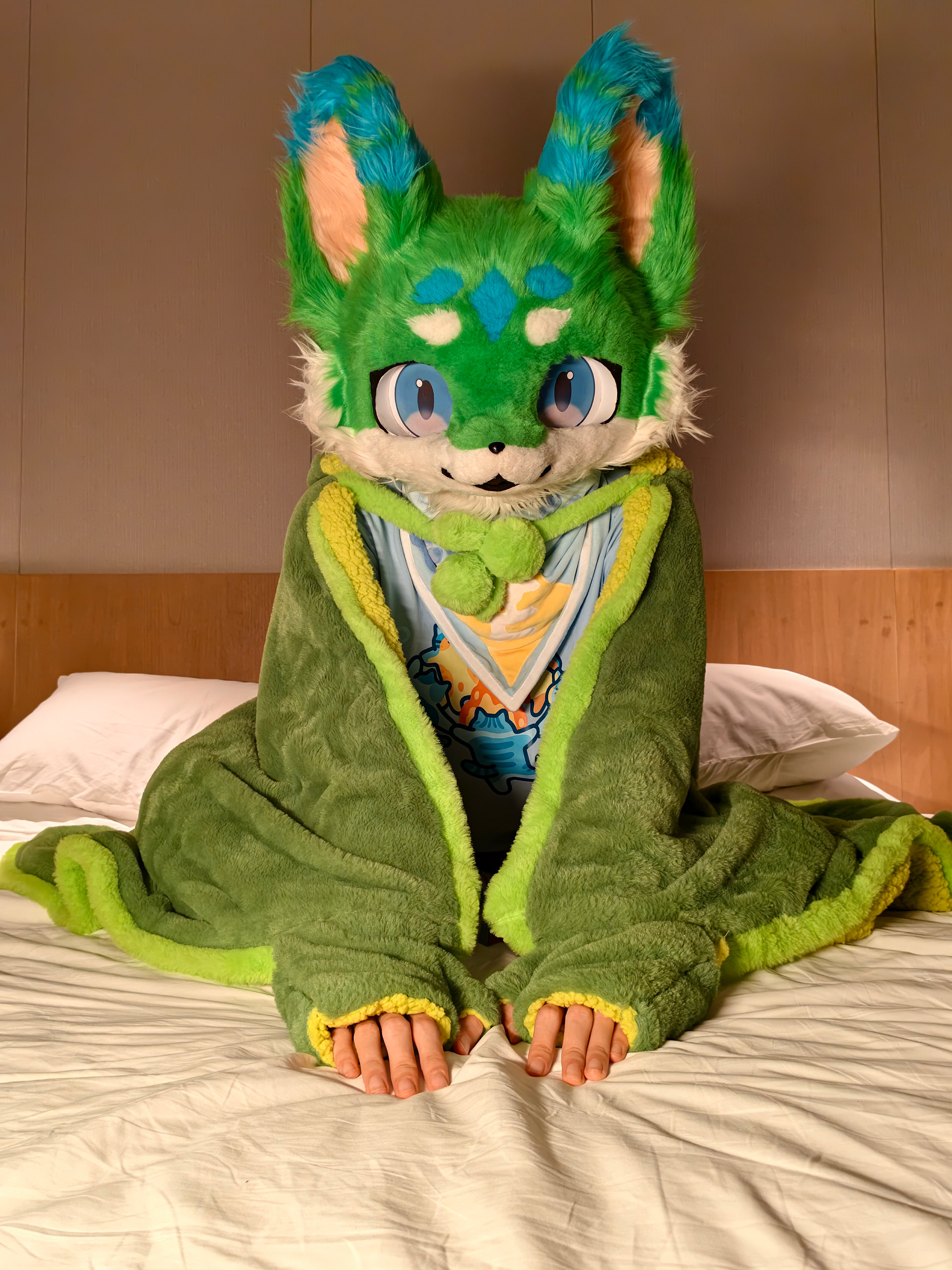 今天是不一样风格的狐w #兽装 #毛茸茸 #可爱 #幻想生物-Furry百科