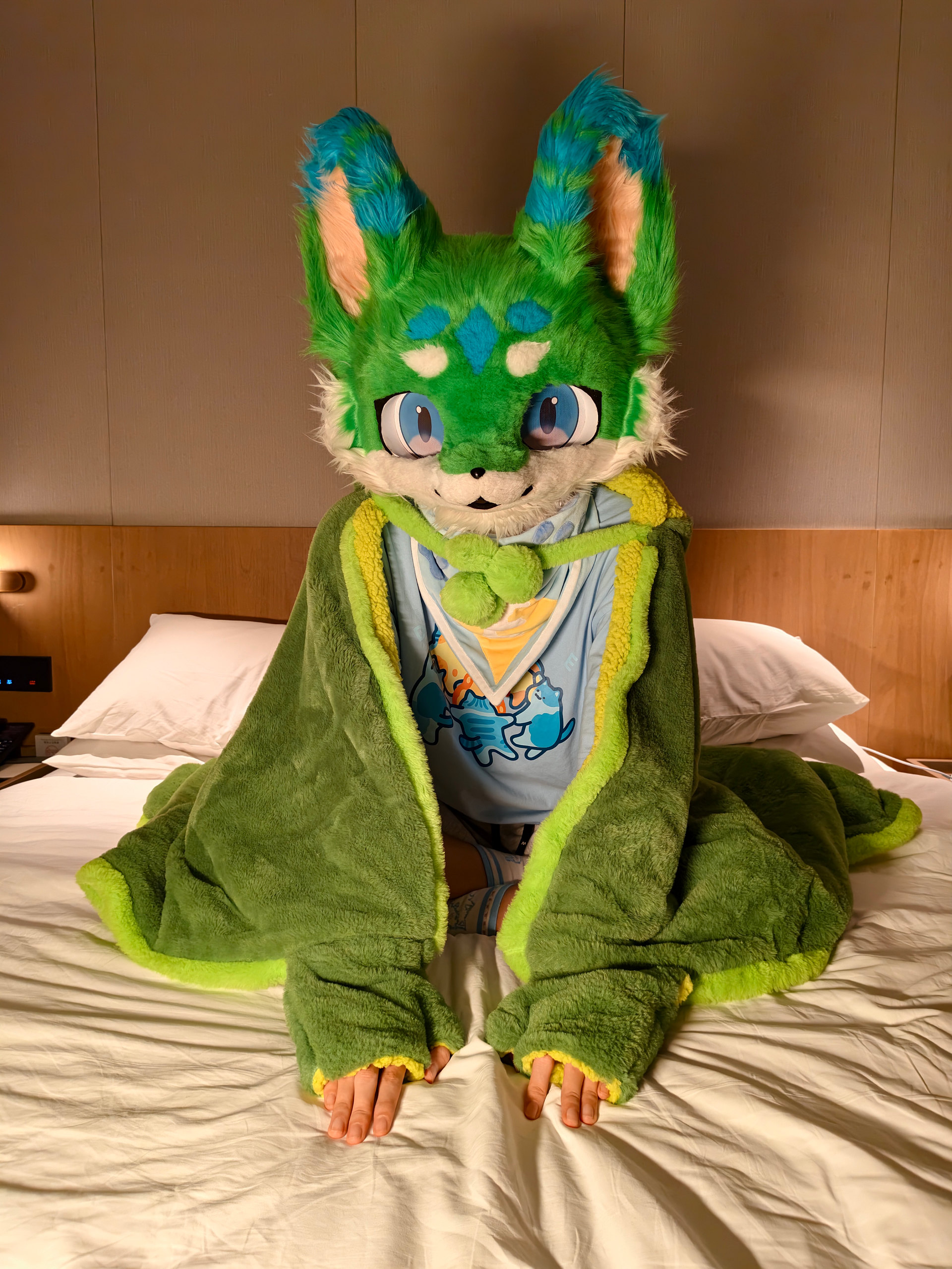 今天是不一样风格的狐w #兽装 #毛茸茸 #可爱 #幻想生物-Furry百科